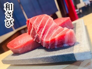 【少人数でアットホームな職場】
スタッフ同士の仲が良い！
わからないこともすぐ聞けるあたたかい職場です♪