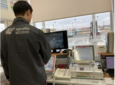 セルフ北名古屋SS 学生やフリーターばかりではなく、シニア世代の方々も多数活躍中の職場です！
