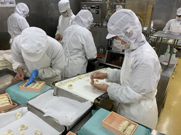 快適な室内でのカンタン作業です◎
みんなで和気あいあいと働いてます！