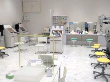 眼科で患者さまの受付や、検査補助のお仕事をお願いします＊
お仕事はしっかり教えるので初めての方もご安心ください♪