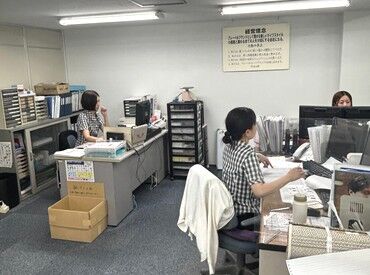 9～17時30分・18時定時ですが、人によってはお仕事が早く終わることも！
その際は簡単な事務・雑務のお手伝いをお願いします。