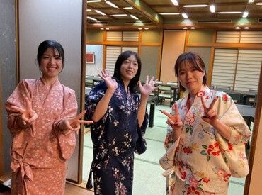 ＜大学生さんも活躍中！＞
就活にも役立つ、丁寧な接客やマナーが身につきます♪