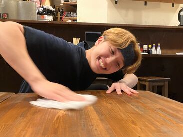 机を全力で拭いております
仕事はまじめに！楽しく！がモットーです◎