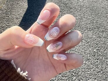 #ネイルok#ピアスok
#髪色&髪型自由#服装自由♪
ランチの無料支給もあり◎
働きやすすぎて
卒業まで在籍する学生さんもいます◎