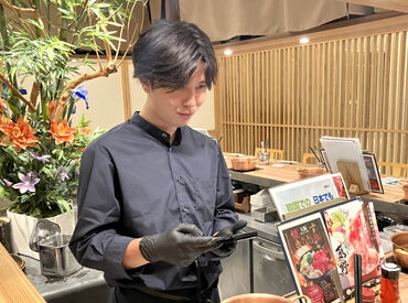 ＜＜スタッフ同士の仲も抜群！＞＞
和気あいあいとした雰囲気です!!
せっかくなら楽しみながら働いちゃおう★