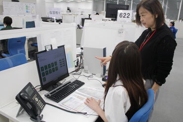 研修制度も整っています！
3か月間は先輩社員が、丁寧に教えてくれて
覚えた商品の問い合わせから対応できるので安心です！