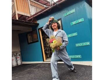 革と手 石巻工房 「人とは違う仕事がしたいな～」
そんな大学生さんも大歓迎！
しっかり稼げるのも嬉しい◎！