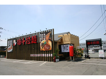 ゆめタウン光の森近くにあり、バイパス沿いで車通勤も便利！
車通勤の場合はガソリン代も支給します