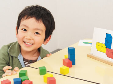 「子どもが好き」「子どもと関わる仕事がしたい」
そんな方にはピッタリ!
指導経験はなくてもOKです♪
まずはご応募を!