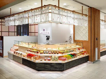 ＼シフト融通◎／
家庭や本業・学業など両立をしながら働ける♪
シフトなどお気軽にご相談ください！