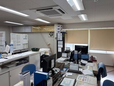 ・食品輸送業界で需要安定!
・小規模な営業所で風通し◎
コミュニケーションがとりやすい♪
・未経験からスキルが身につく!
