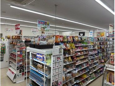 商品の売れ筋がわかったり
話題の新商品もいち早くチェックできたりと
楽しみながら働けますよ(^_-)-☆