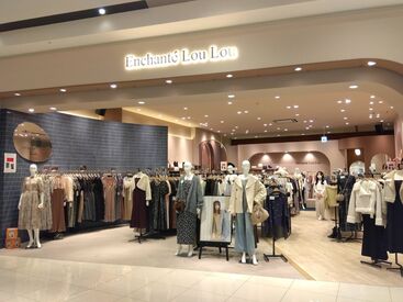 週1日～／1日3時間～★
シフトも柔軟◎
新作のお洋服などもいち早く知れるのでワクワクしながら働けます♪