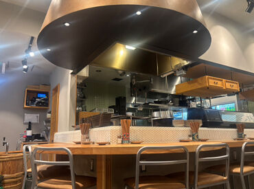 ＼積極採用中！／
経験スキルなどは一切不要◎
飲食店デビューも大歓迎です！