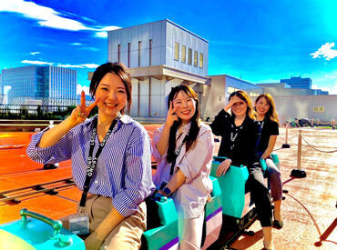 ≪スタッフがしっかりサポート≫
20～30代のスタッフが活躍♪
勤務後も心地よく働けるよう、いつでも相談をお待ちしてます♪