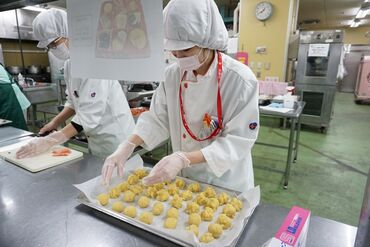 時給1,120円＋手当あり♪
シフト自己申告制＆交通費支給で通勤も安心！