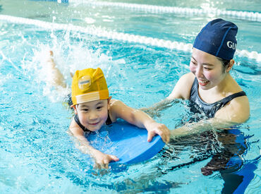 <<スイミングコーチ積極採用中>>
子供と接する事が好きな方には、
プール担当もおすすめ！
元気をいっぱいもらえますよ♪