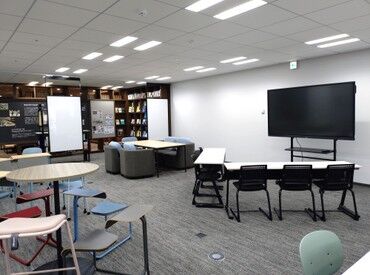 八丁堀駅・茅場町駅から徒歩圏内で通勤もラクラクです♪
キレイなオフィスで毎日快適に働けます◎