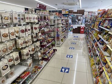 店内には魅力的な商品がたくさん♪
まずは品出しや陳列、清掃など簡単なお仕事から始めましょう！