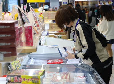 株式会社F・LOGI ※勤務地：福岡空港内 ”福岡空港内で商品を運ぶ→陳列”の簡単作業!※博多駅での勤務もOK
販売店のスタッフさんと明るく挨拶も!顔見知りになれます♪