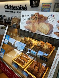 「え!次はこんな新商品出るんだ♪」
シャトレーゼで働くからこそ、
季節限定＆新作スイーツの
最新情報を発売前に知れるんです◎