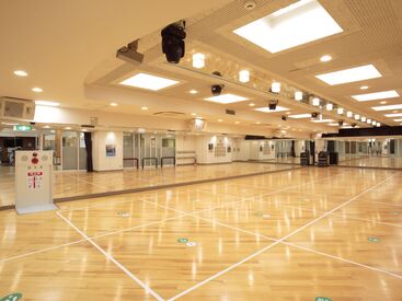★未経験大歓迎★
まずは「お客様のご案内」「トレーニングマシンの説明」など簡単なことから！