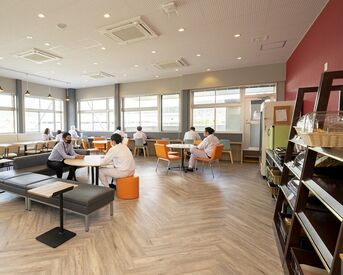 進々堂 本社工場 ＼美味しいパンが社割30％OFF／
家族へのお土産に購入する方も多いですよ(＾＾☆
さらにお得な社内販売もあり★