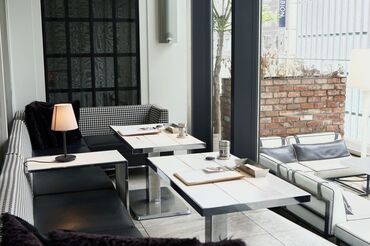 明るいスタッフが多く、スタッフ同士の雰囲気も良く居心地◎
タトゥや髪型もほぼ自由で
自分らしく働いています☆