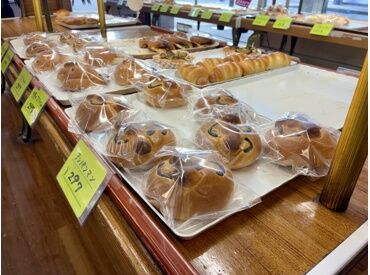 中屋パン ＼ココがPOINT♪／
・社割ありetc…
地域の人々に愛される人気店で
是非一緒に働きませんか？