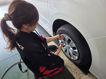 オートバックス長久手店 「車が好き」「接客が好き」など、
応募の理由はなんでもOK◎
長く働ける環境＆サポート充実★