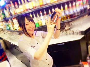 ダイニングダーツバー Bee RUSH 大名 「カクテルを作れるようになりたい」「かっこいいから」など
はじめるきっかけは何でもOK！
未経験＆異業種からの転職も大歓迎！