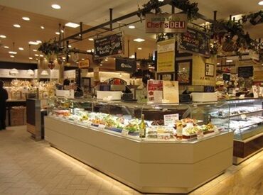 WORLD SALAD Chef's DELI 阪急百貨店うめだ本店 オシャレでフレッシュなサラダやお惣菜の販売を通して
たくさんのお客様に"笑顔"をお届けするお仕事です♪