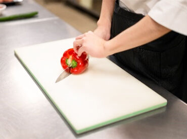 \スタッフ募集☆/
特別な資格や経験は一切不要◎
先輩スタッフがしっかり教えてくれますよ♪