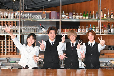 白州蒸溜所内レストラン/2451-1-h ※実際の制服とは異なります
南アルプスの麓にあり
ウイスキーを愉しめる場所として
たくさんのお客様がご来場しています。