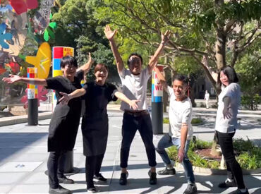 スタッフ同士の距離が近く、
自然と助け合えるあたたかい雰囲気が魅力♪
初めてのアルバイトでも安心してスタートできます◎