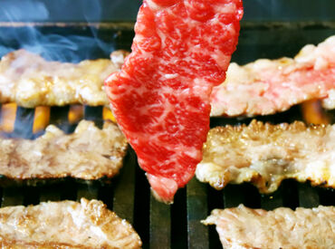 肉の満牛萬　昭島 ★学生さん大歓迎★
未経験や初バイトも大歓迎♪
優しい先輩が丁寧に教えるのでご安心を◎