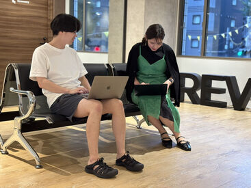 髪・服・ネイル・ピアス
なんでも自由です+.゜
あなたらしく働ける環境です!