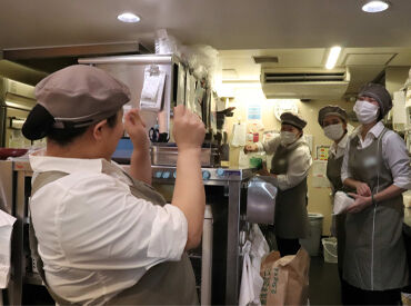 <生活に合わせやすい柔軟シフト!>
学生に主婦(夫)さん、フリーターさんなど
生活や希望の収入にあわせて勤務OK!