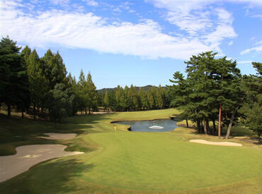 オシャレな制服があるので、
毎日の服装に悩む心配はなし♪
髪やピアスは清潔感があれば自由です◎