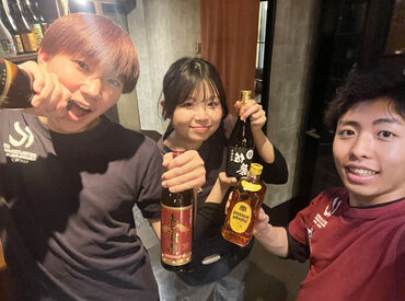 池袋力士料理 蔵之助（株式会社KBC） スタッフ同士の仲もよく、
新人さんを迎える空気感は抜群♪
初日からスッと馴染めるような、
あったかい雰囲気が自慢のお店◎