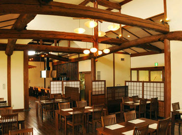 和を感じさせる空間―…。
普段話せない方とお話しできたり、
学生のうちから大人な世界を垣間見れて人間力もUP★