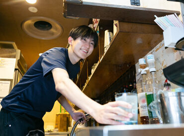 \いらっしゃいませ♪/
まずは笑顔でお客様をお出迎え☆
飲食バイトが初めての方も
当店で無理なくSTART★