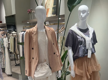 ＼アパレルデビュー大歓迎／
オシャレを楽しみながら働ける環境です♪
知識などは必要ナシ◎できることからお任せします！