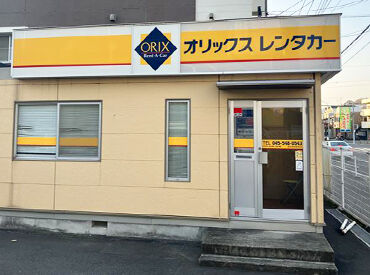 オリックスレンタカー港北高田駅前店 駅チカで超便利！
グリーンライン線高田駅から10メートル★
ドライバーのお仕事が初めてでも歓迎！