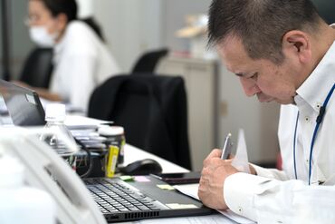 国際ハイヤー株式会社 日本橋営業所 点呼や簡単な事務をお任せ◎
「どんな仕事？」「無資格でも本当にできる？」
という方も講習があるのでご安心ください！