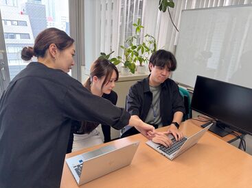 最寄駅から徒歩3分の職場!周辺には
商業施設や飲食店も多数あるので
退勤後にご友人との
お買い物や食事も楽しめちゃいます☆