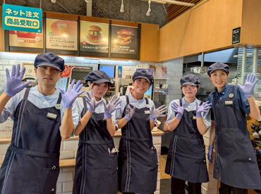 モスバーガー＆カフェ　東刈谷店 みんな大好き、モスバーガーで働こう☆彡
お客様の笑顔も毎日近くで見られる♪
働いたらもっともっと好きになっちゃうかも!!