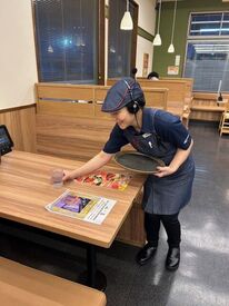 8番らーめん神明店 ＼私たちがサポートします／
初めてのお勤めという方も大歓迎♪
分からないことはなんでも聞いてください！