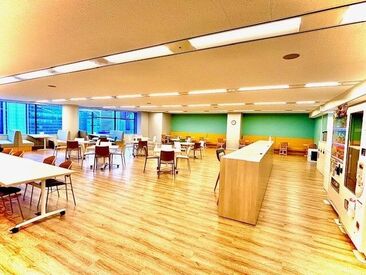 未経験から始めたスタッフ多数！！
わからないことは、いつでも先輩や仲間に確認しながら進められるので安心です。