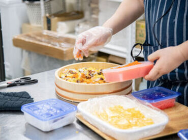 ビュッフェ形式なので接客も最小限でOK！
「お客様との会話が苦手…」という方でも働きやすい環境です♪